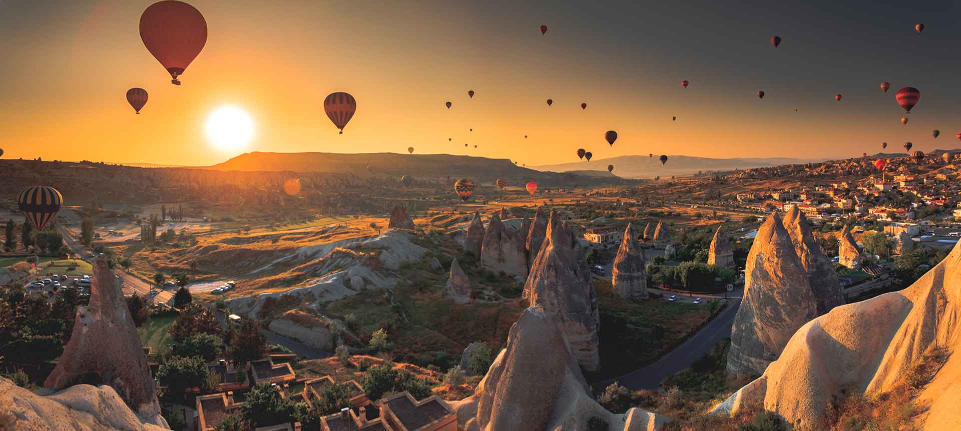 Turquía -               Ruta del Sultán por Turquía         Estambul, Capadocia y Esmirna         9 días / 8 noches inolvidables         Hoteles seleccionados 4* y 5*         5 cenas incluidas en el viaje         Vuelos desde Madrid, Barcelona, Sevilla y Bilbao         Traslados principales incluidos         Paisajes de cuento en Capadocia         Terrazas de algodón en Pamukkale         Éfeso, joya del mundo clásico         Guía acompañante en español         Asistencia 24h durante tu viaje      